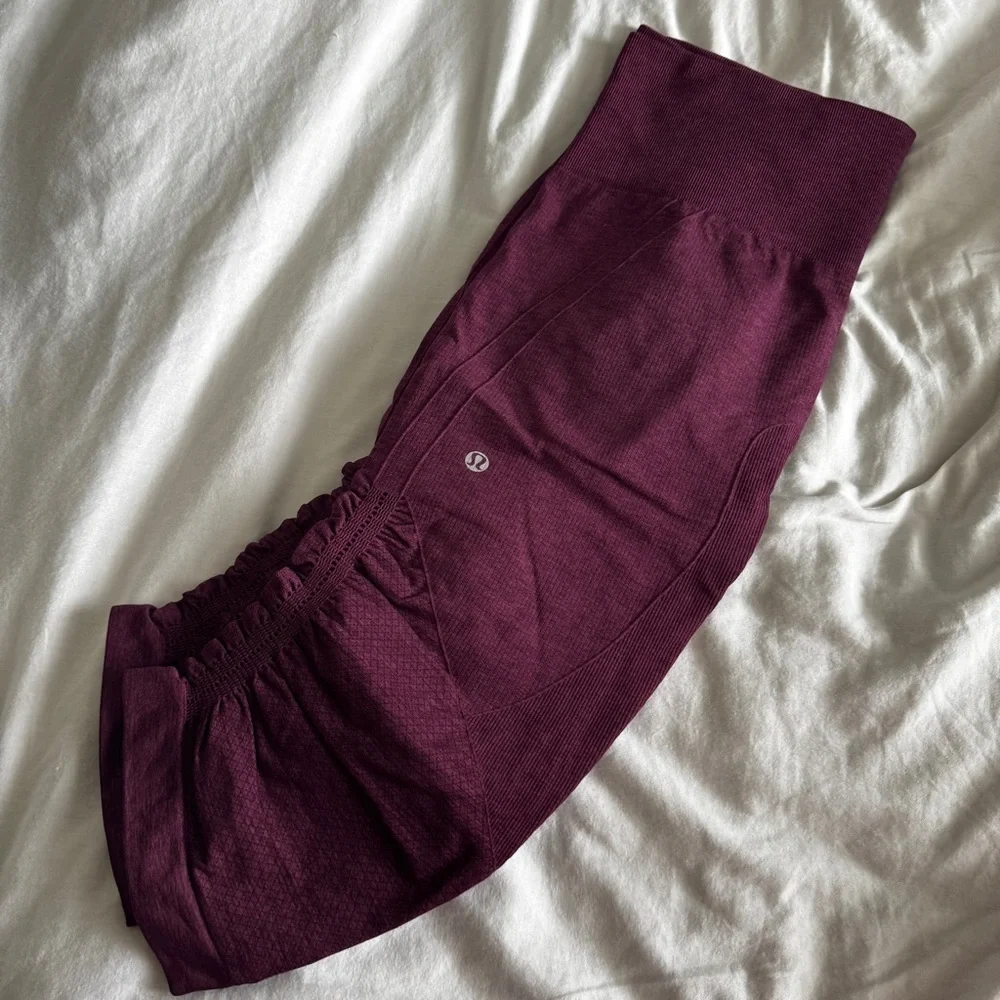 1 Lululemon In The Flow Crop II - Heathered Bordeaux Drama
